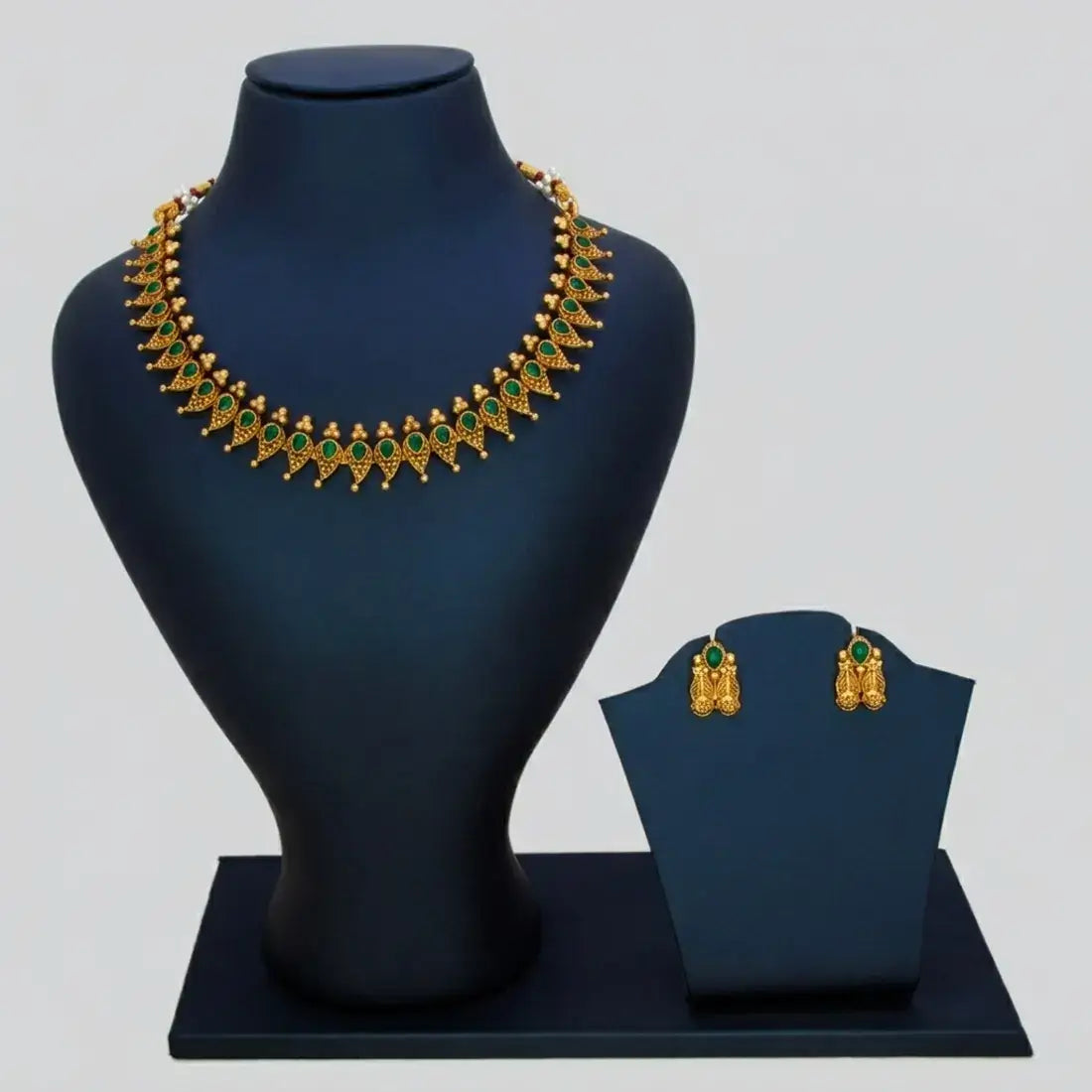 Antique Mango Design Kemp Stone Necklace Set - Green