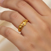 Elegant-Gold-Plated-Plain-Vine-Heart-Design-Finger-Ring