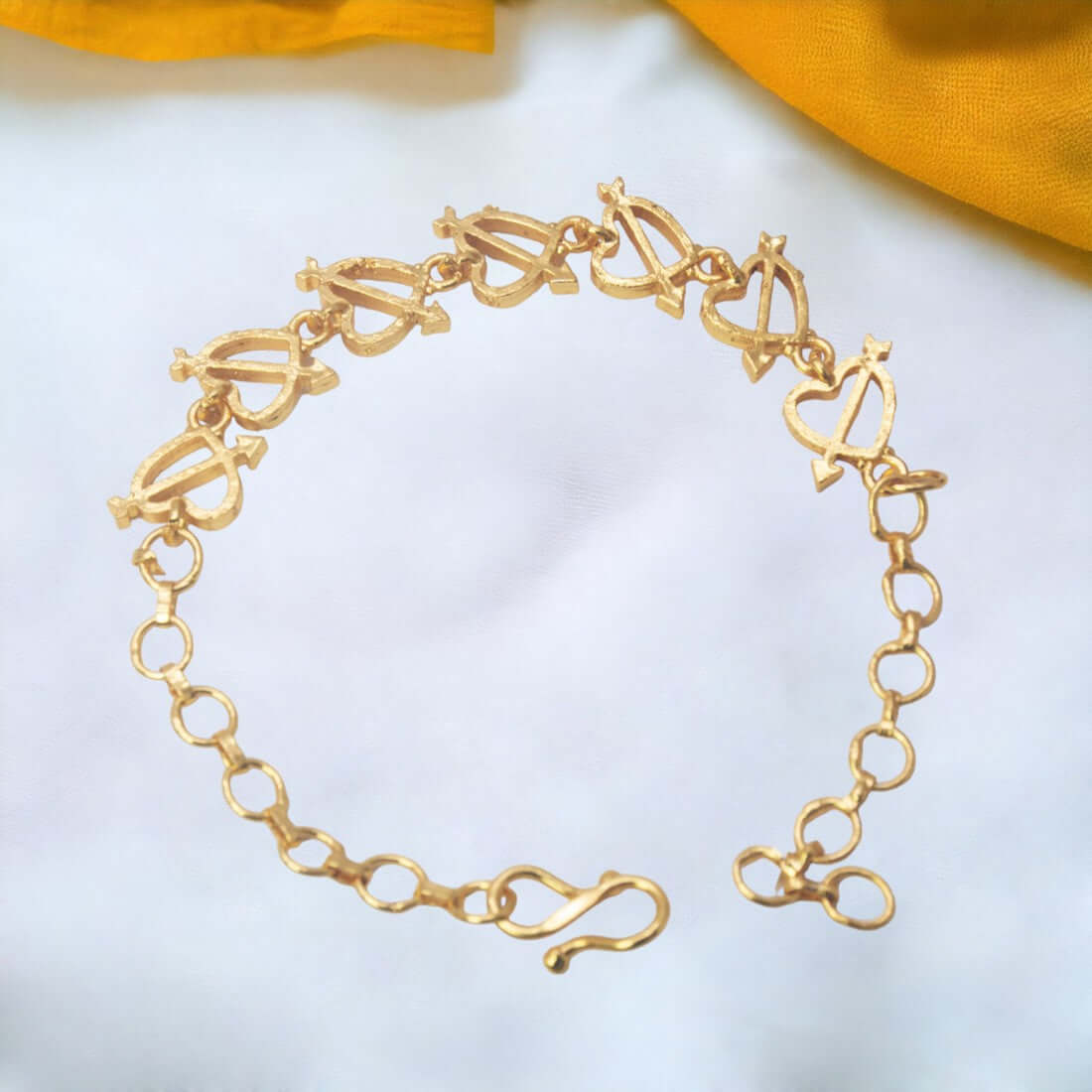 Lovely Gold Plated Heart And Arrow Ladies Bracelet