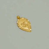 सोने की परत चढ़ी छोटी पत्तीनुमा ओम थाली पेंडेंट