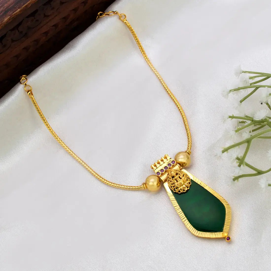 Kerala Lakshmi Green Nagapadam Pendant Necklace