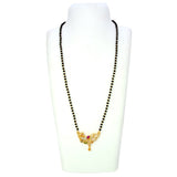 सोने की परत चढ़ी मोरपंख पत्थर पेंडेंट मंगलसूत्र चेन