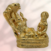 महा लक्ष्मी मूर्ति के साथ सोना चढ़ाया हुआ अनंत शयन भगवान विष्णु