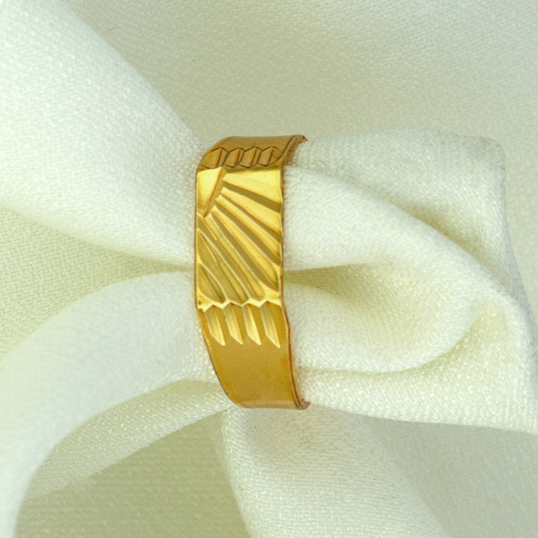 Unisex Gold Plated Diagonal Striped Design Finger Ring - K Supreme