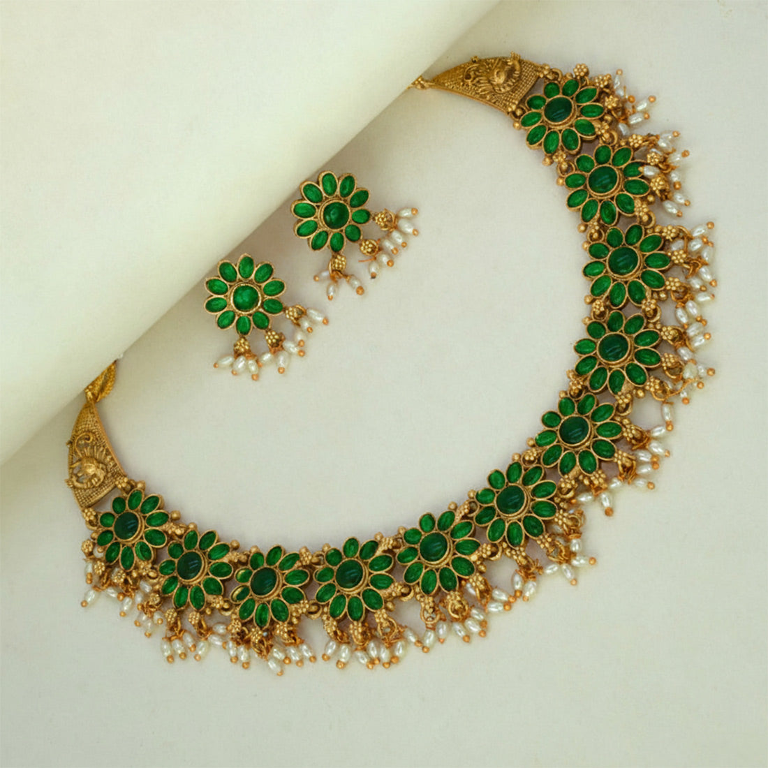 Floral Green Kemp and Pearls Necklace Set