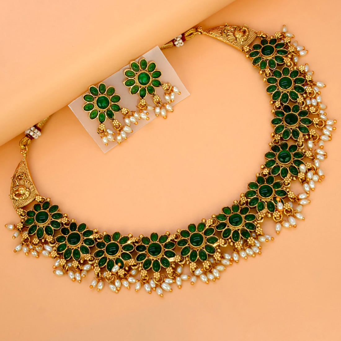 Floral Green Kemp and Pearls Necklace Set