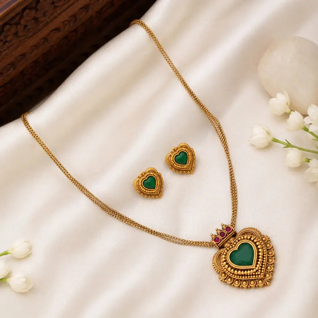 Antique Gold Green Heart Pendant Necklace Set