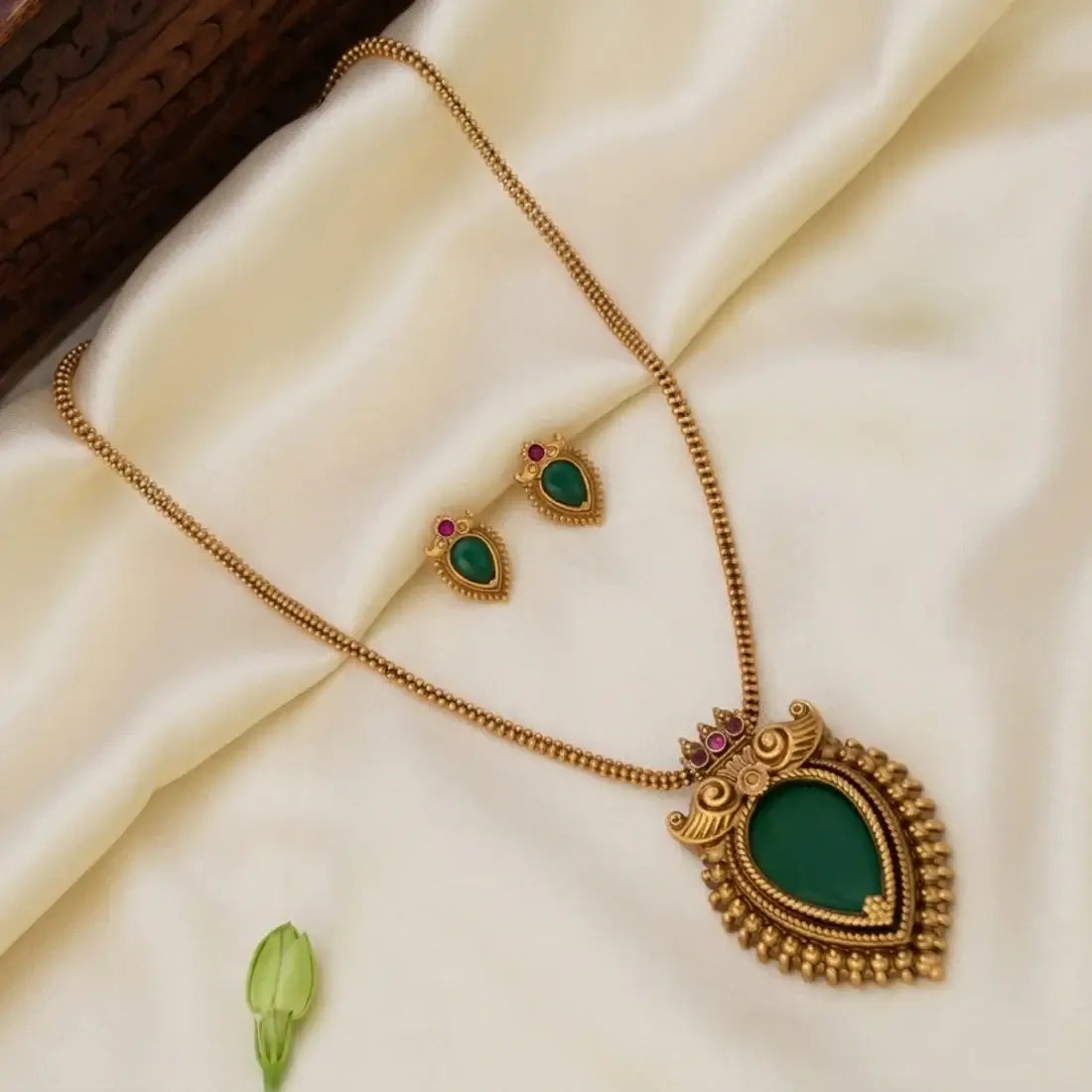 Antique Green Teardrop Gopi Pendant Necklace Set
