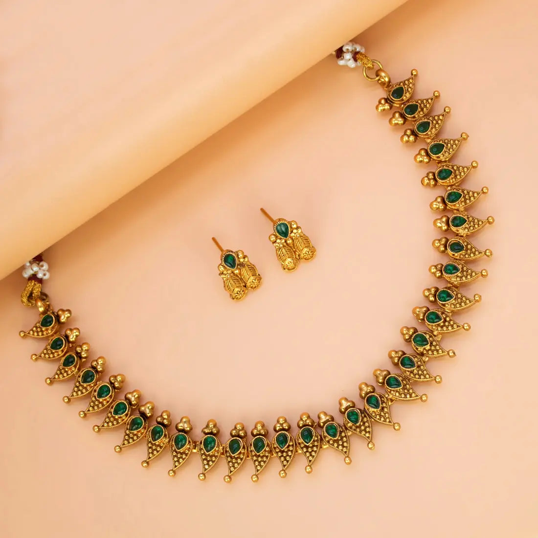 Antique Mango Design Kemp Stone Necklace Set - Green