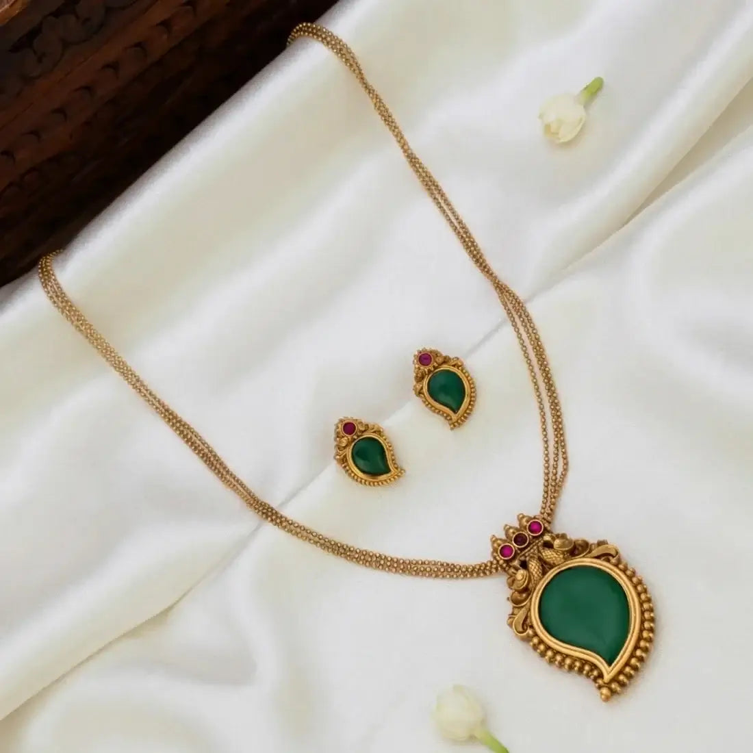Antique Gold Green Mango Pendant Necklace Set