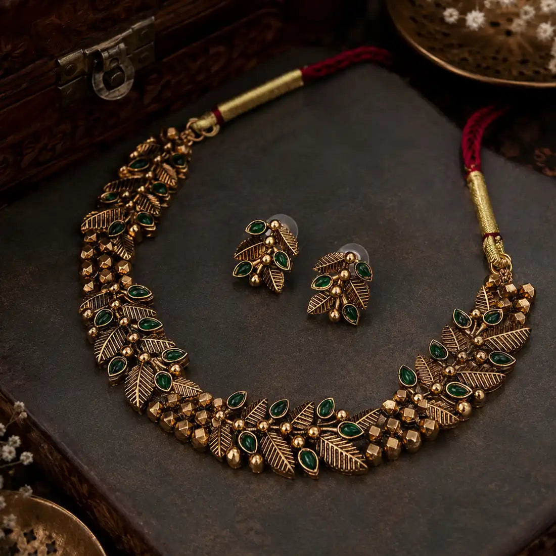 Antique Gold Plated Leaf Kemp Stone Necklace Set- Green