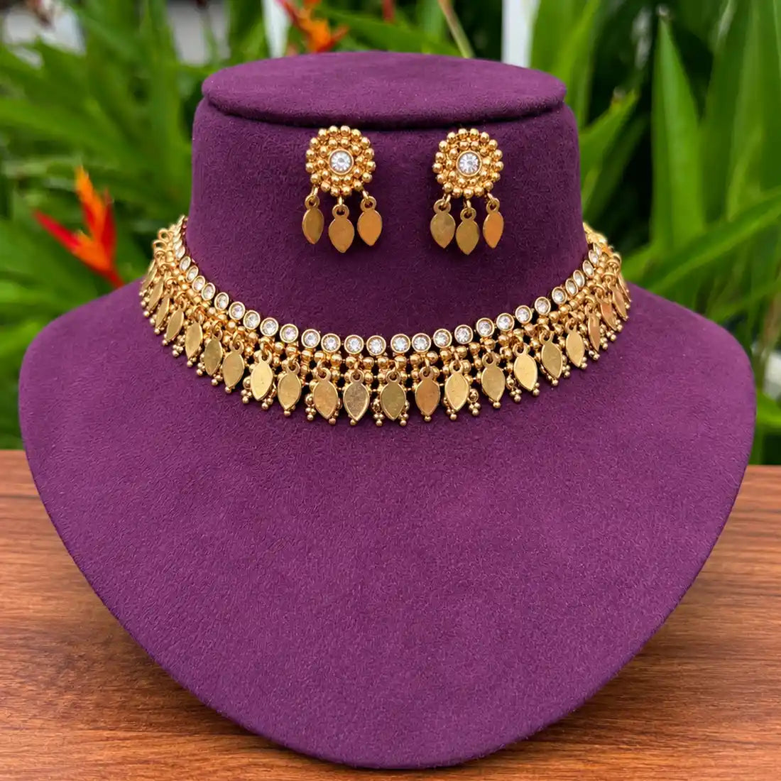 Antique Kemp Stone Elakkathali Necklace Set-White