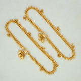 झनझनाते सोने की परत चढ़े घुंघरू के आकर्षण वाले मनके वाले पायल