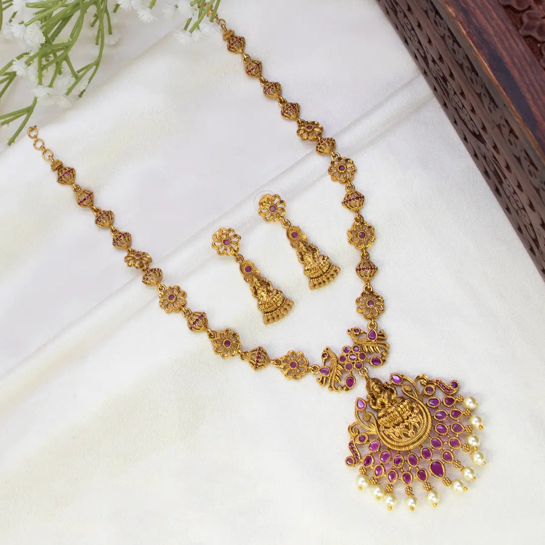 Antique Lakshmi Stone Pearl Necklace Set with Earrings