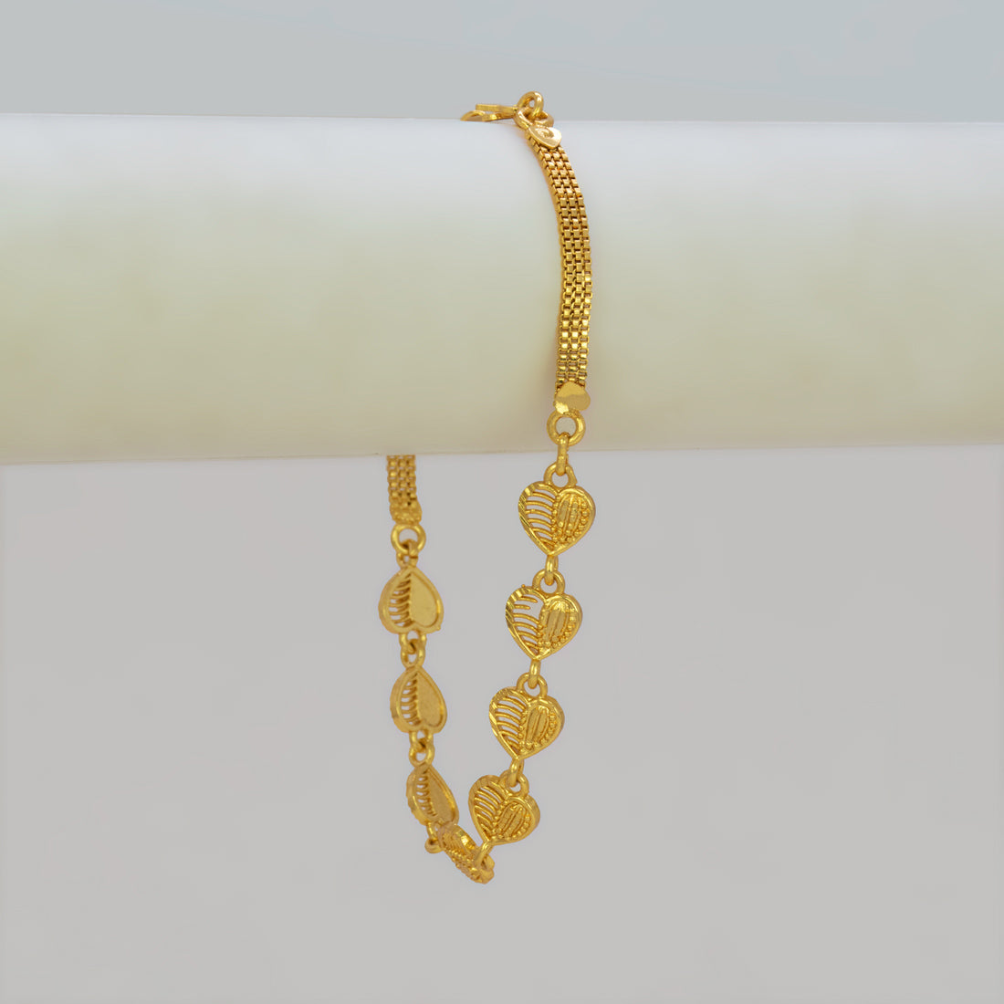 Gold-Plated Mesh Heart Triple Kilukkam Chain Bracelet