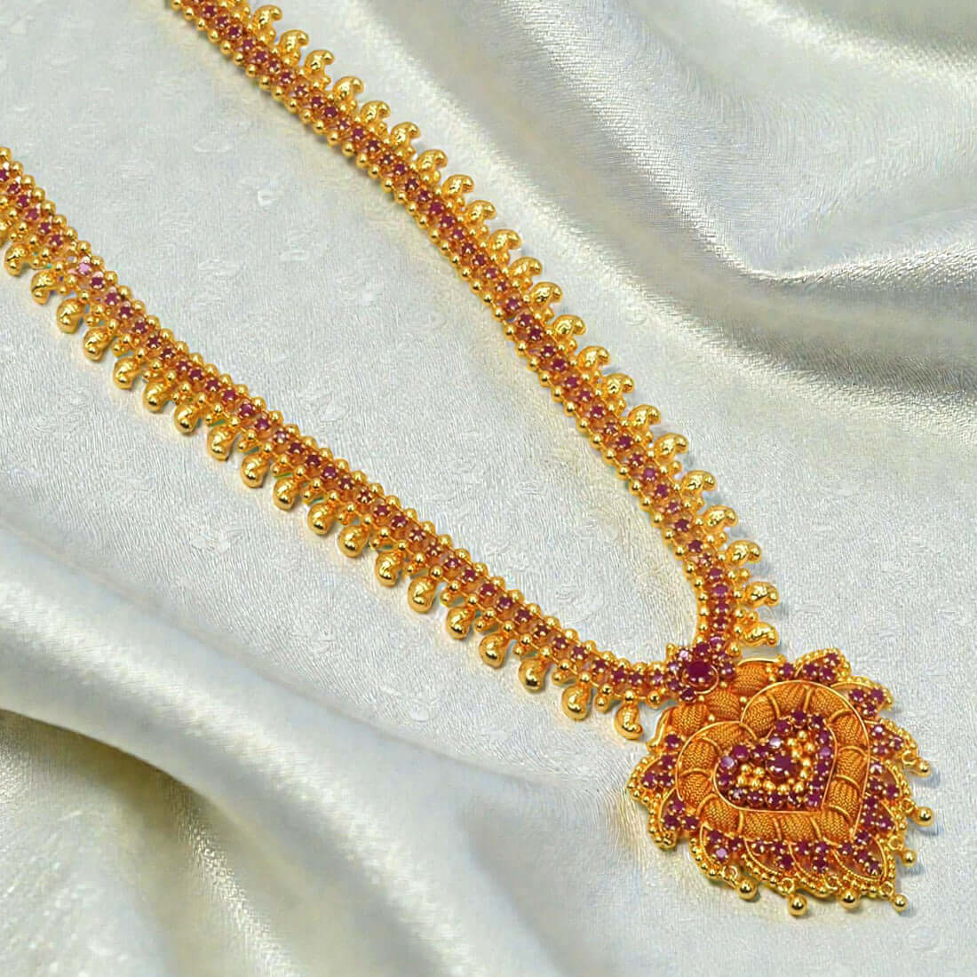 गोल्ड प्लेटेड रूबी मैंगो हार्ट पेंडेंट लॉन्ग नेकलेस