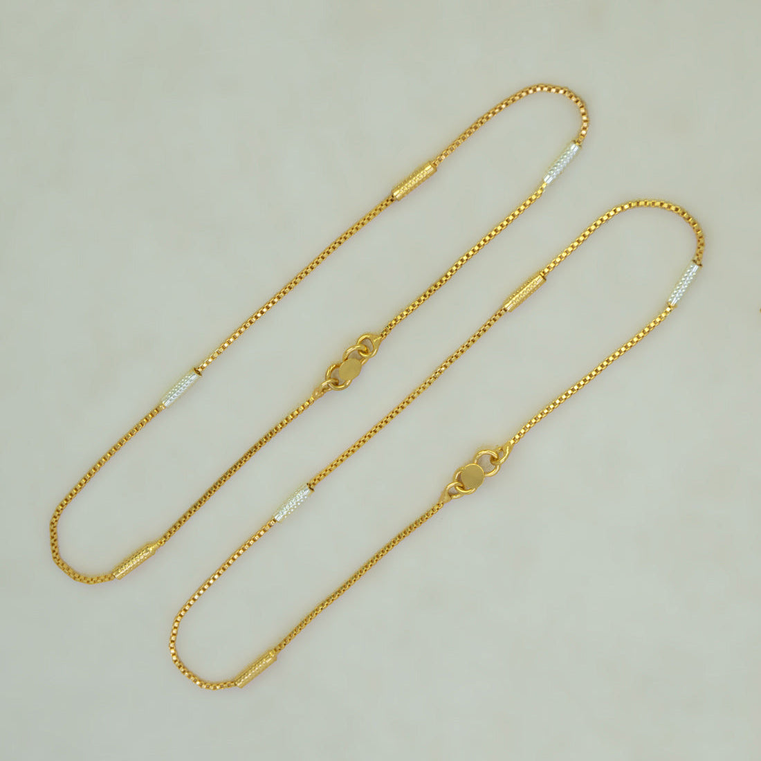 Gold-Plated Two-Tone Pipe Design Kilukkam Chain Anklet