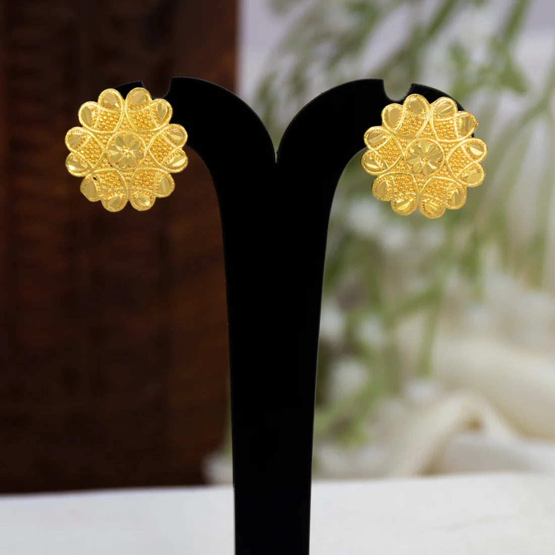 Gold-Plated Cluster Stud Earrings demo