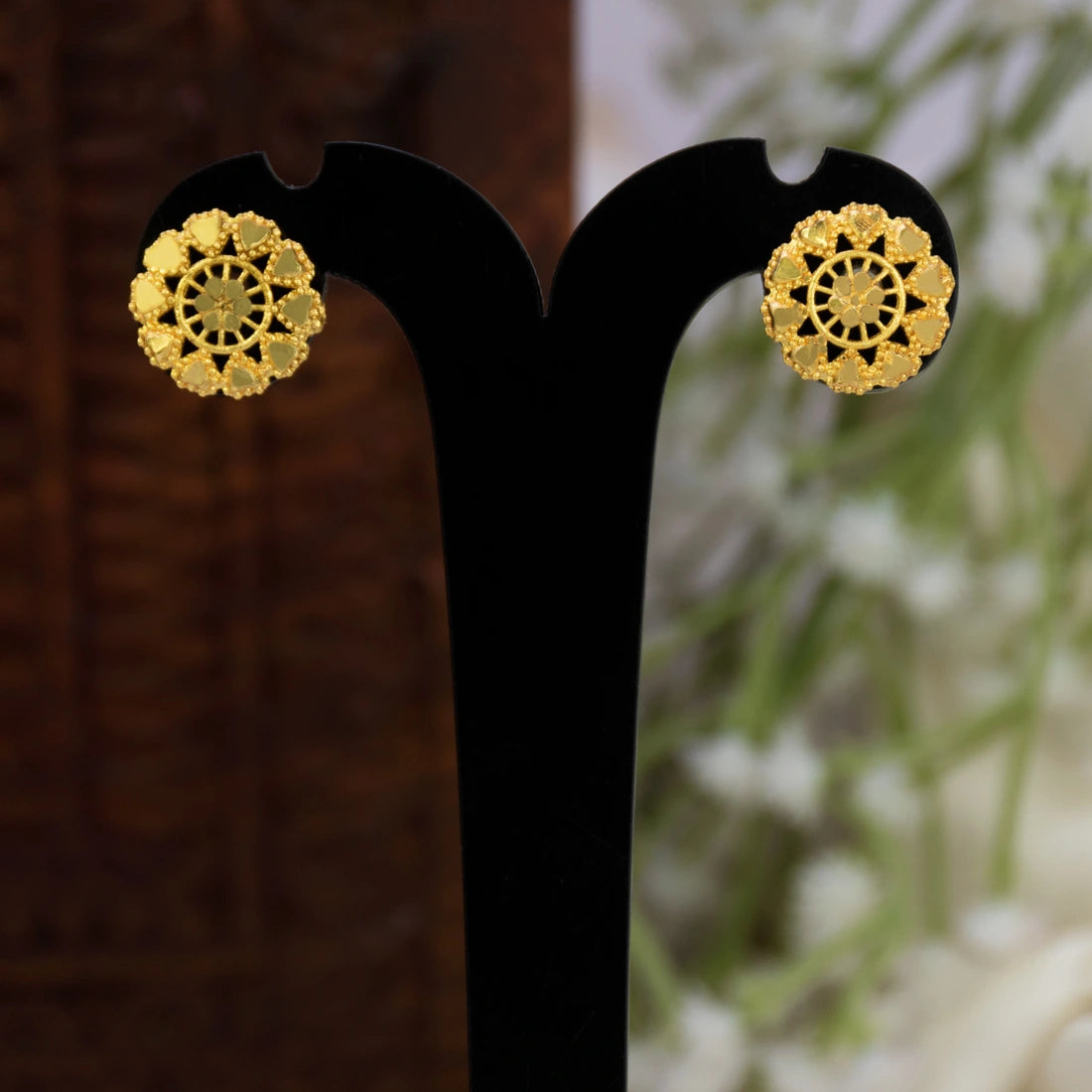 Gold-Plated Filigree Circular Stud Earrings demo