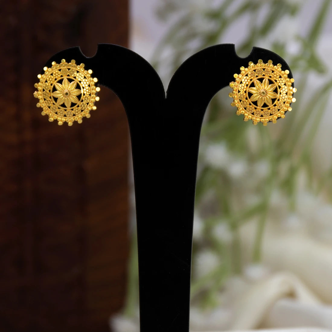 Gold-Plated Granule Filigree Stud Earrings demo