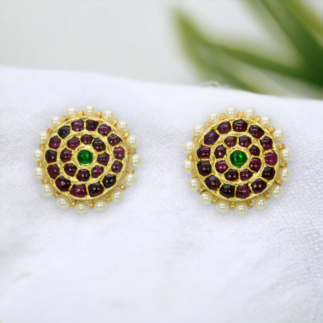 Kemp_and_green_stone_white_pearl_temple_earring