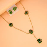 मैट गोल्ड प्लेटेड चेन विद फ्लोरल केम्प स्टोन नेकलेस सेट 