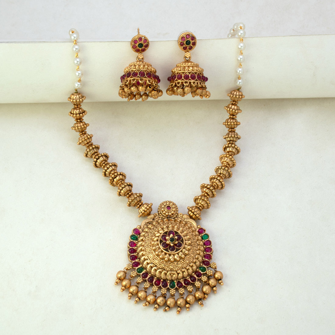 Matte-Gold-Finish-Traditional-Kemp-Pendant-Necklace-Set