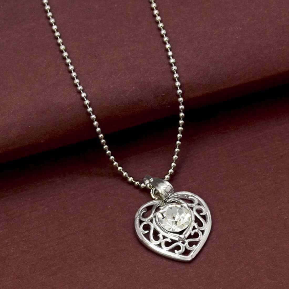 Simple-silver-tone-heart-pendant-with-chain