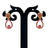 लड़कियों के लिए सिंथेटिक स्टोन गोल्ड प्लेटेड हार्ट ड्रॉप इयररिंग्स 