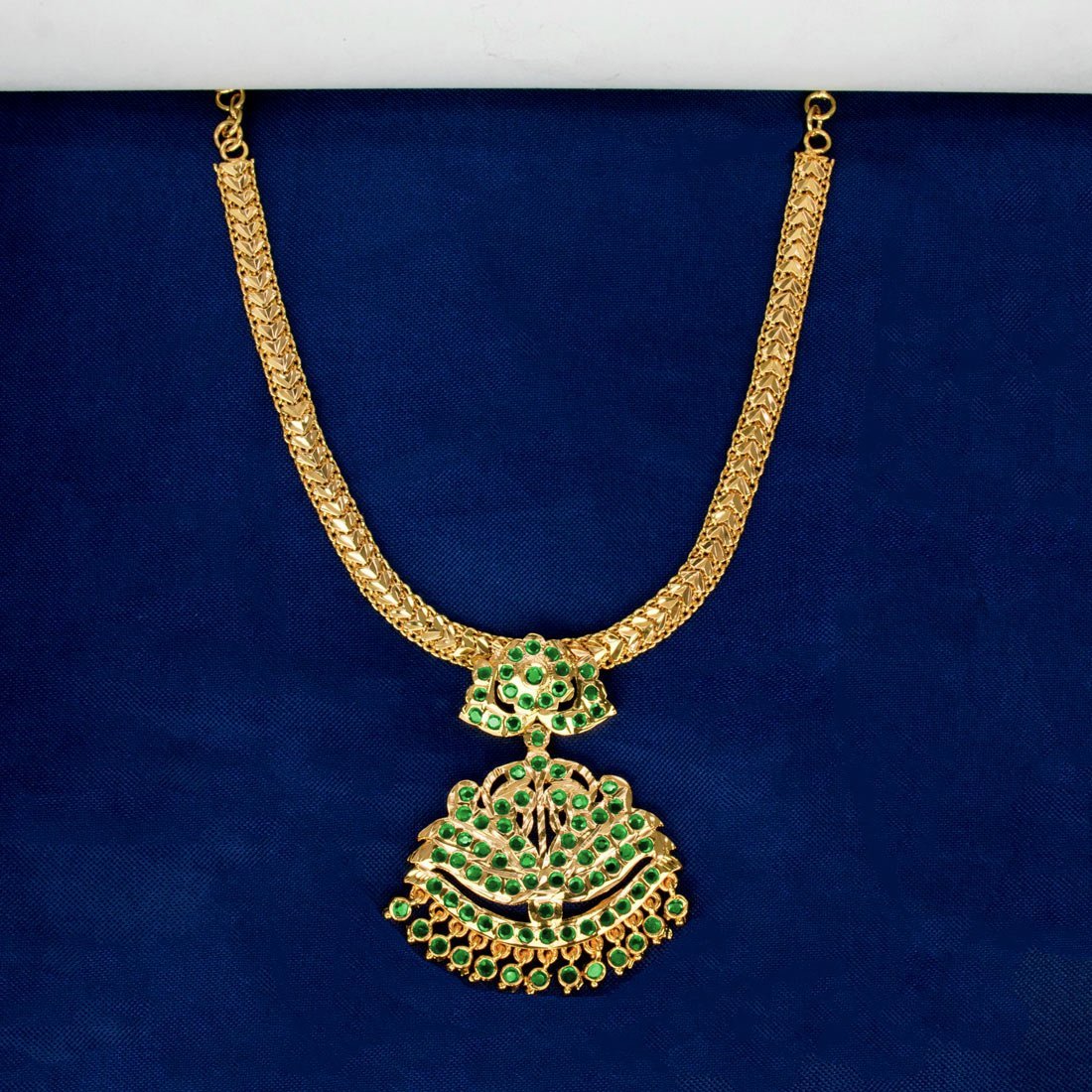 Alluring Gold Plated Adial Stone Pendant Necklace - KSupreme