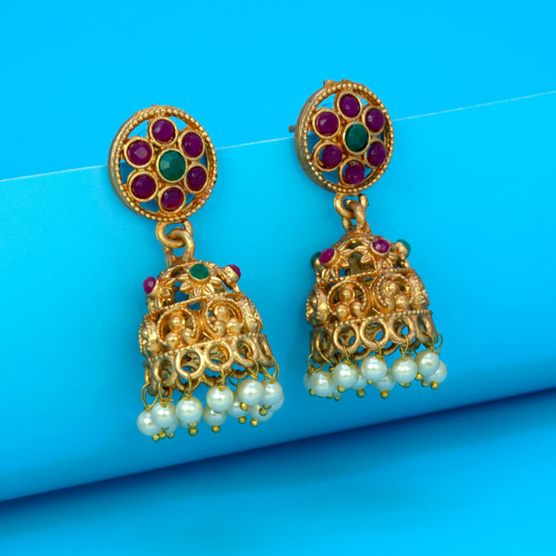 ആന്റിക് ഗോൾഡ് പ്ലേറ്റഡ് മാറ്റ് ഫ്ലോറൽ റൂബി എമറാൾഡ് ജുംക 