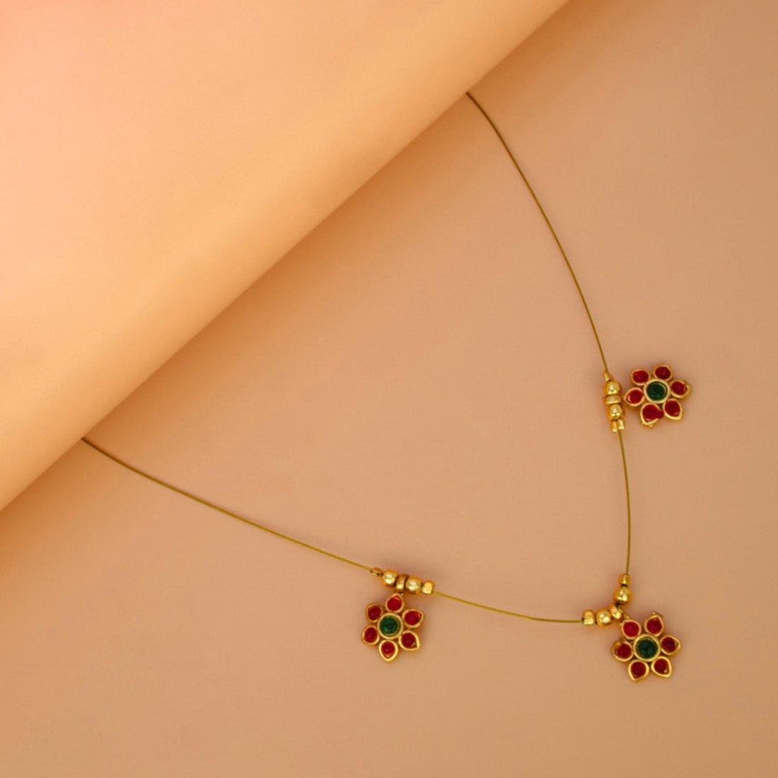 invisible-chain-triple-floral-pendant-necklace
