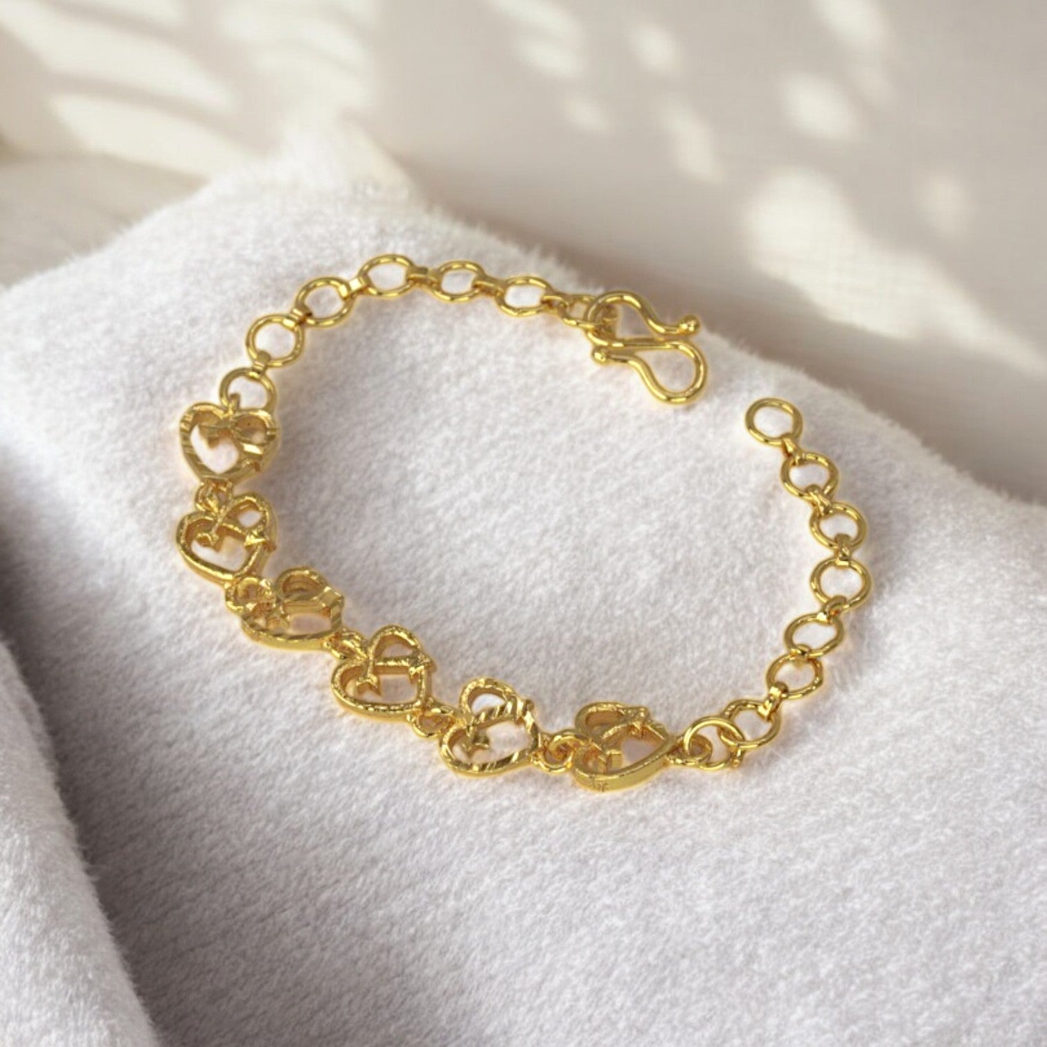 Ravishing Heart and Arrow Design Ladies Bracelet - KSupreme