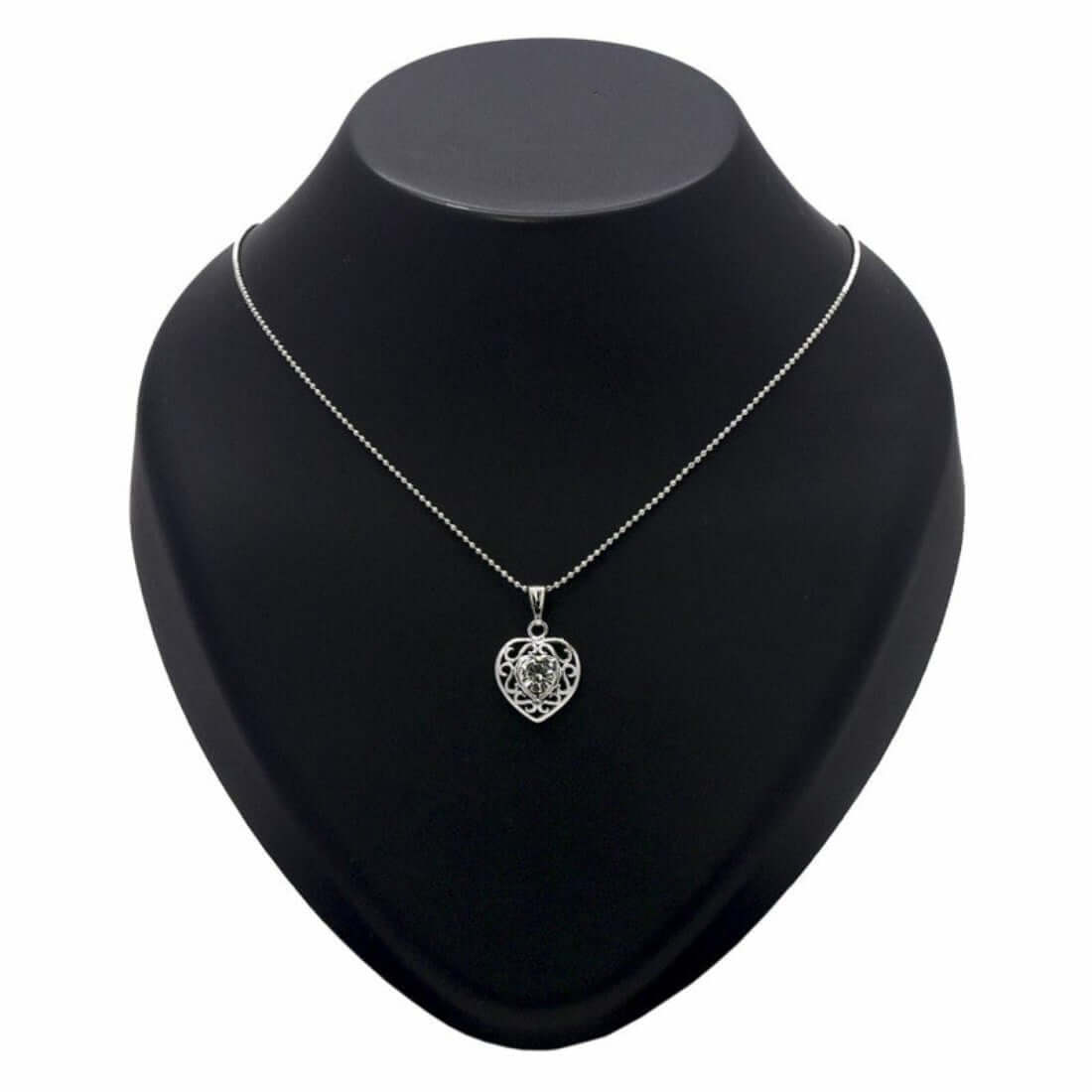 Simple-silver-tone-heart-pendant-with-chain