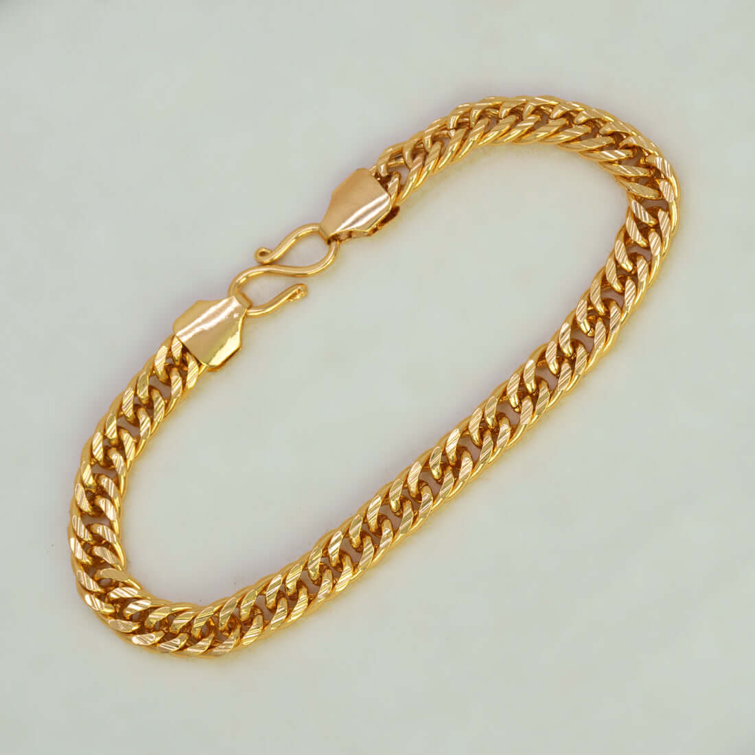 Stylish Gold Plated Curb Link Bracelet - K Supreme